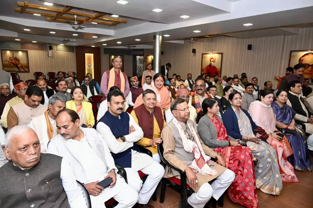 मोदी का घर जाना, पंकज का यूपी के 'कमल' का चौधरी बनना