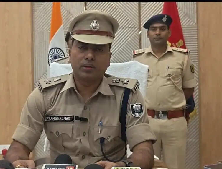 सोशल मीडिया पर हथियार का प्रदर्शन पड़ा भारी, देसी कट्टा और 11 कारतूस के साथ युवक गिरफ्तार