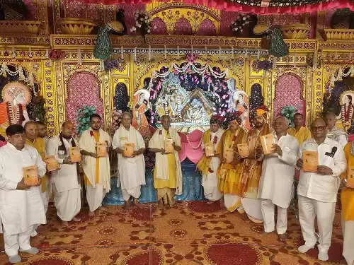 गोविंद देवजी मंदिर में प्राकट्योत्सव : महंत अंजन कुमार गोस्वामी ने किया संतों का सम्मान