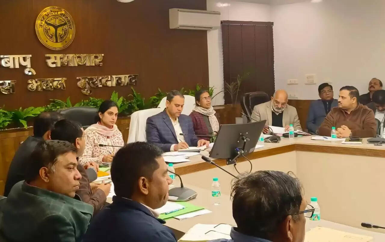 इंटर कॉलेज एवं परिषदीय विद्यालयों में फूलों की पौध लगवाएं :&nbsp;जिलाधिकारी