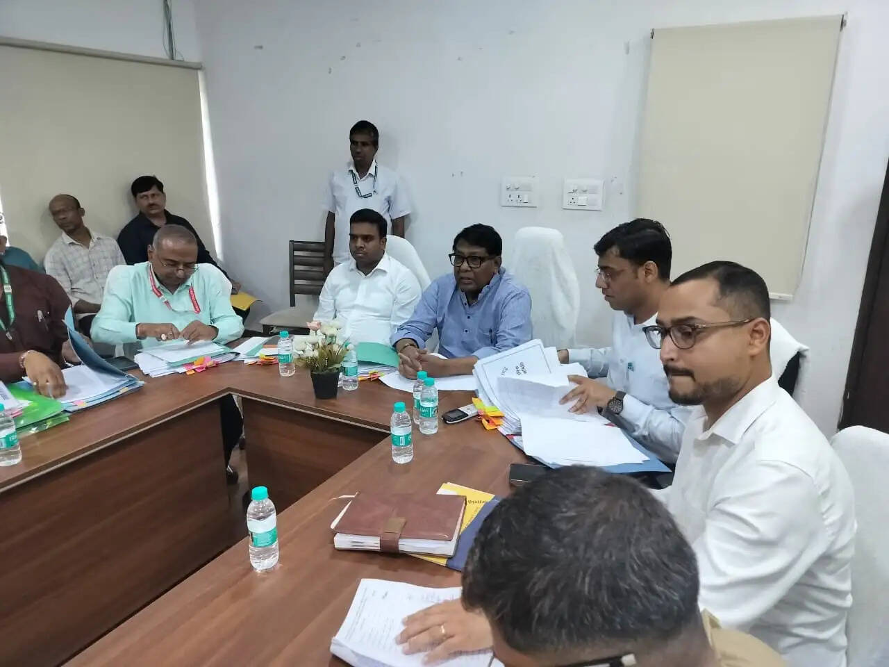 समन्वय बनाकर अधिकारी लोगों को दे योजनाओं का लाभ : रामेश्वर