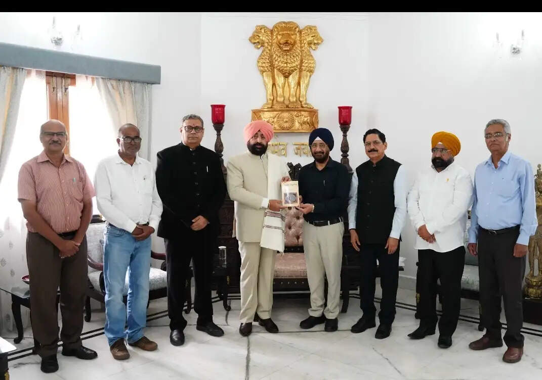 राज्यपाल से अल्पसंख्यक शिक्षा प्राधिकरण के प्रतिनिधिमंडल ने की शिष्टाचार भेंट