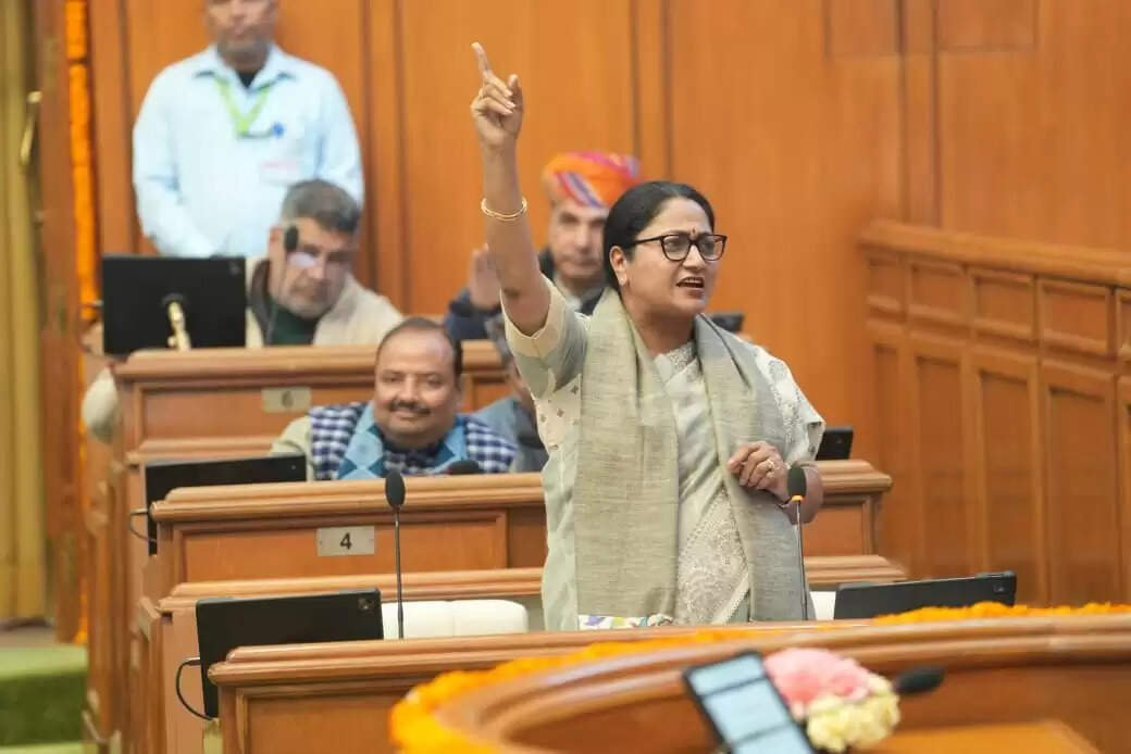 रेखा गुप्ता ने सरकार की उपलब्धियों को किया पेश, निजी आरोपों पर सदन में भावुक हुईं