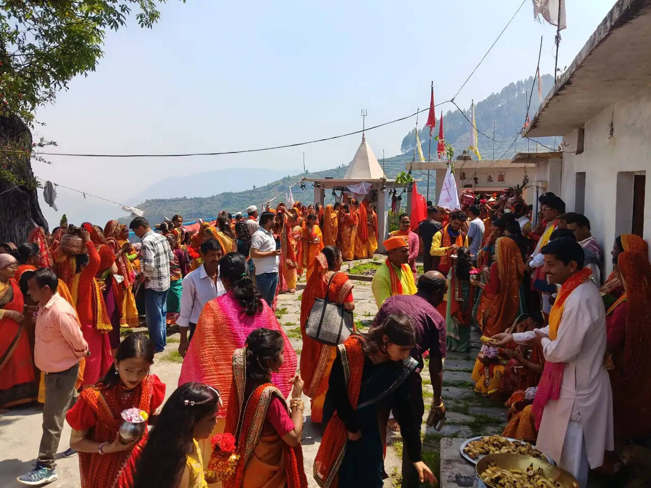 पाटी के सिरतोली में उमड़ा श्रद्धालुओं का सैलाब, आठ दिवसीय भागवत कथा आरंभ