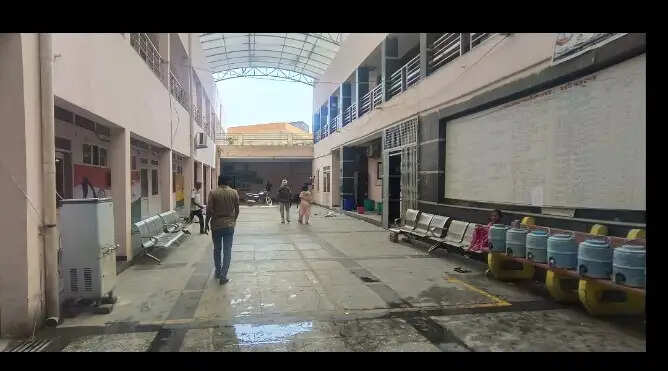 कैथल: सफाई कर्मचारियों की हड़ताल से नगर परिषद का कामकाज ठप, सड़कों पर पसरी गंदगी
