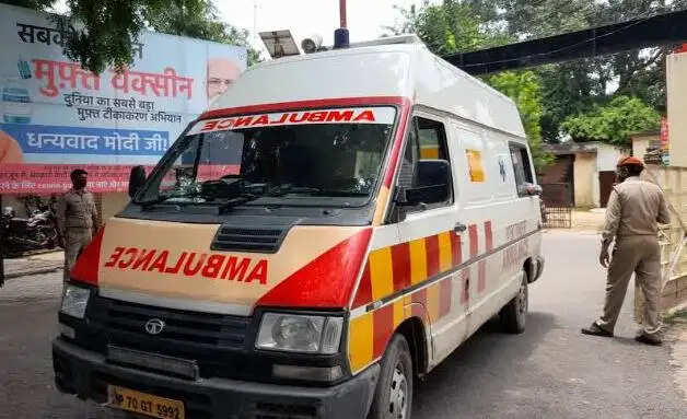मुरादाबाद : डिप्टी सीएमओ ने एंबुलेंसों में आपातकालीन व्यवस्थाओं को परखा, खामियों को दुरुस्त कराने के दिए निर्देश