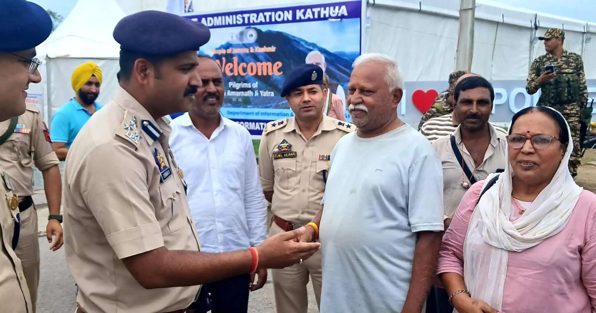 लखनपुर से जम्मू तक सुरक्षा चाक-चैबंद, वरिष्ठ पुलिस अधिकारियों ने लखनपुर यात्री सुविधा केंद्र का लिया जायजा