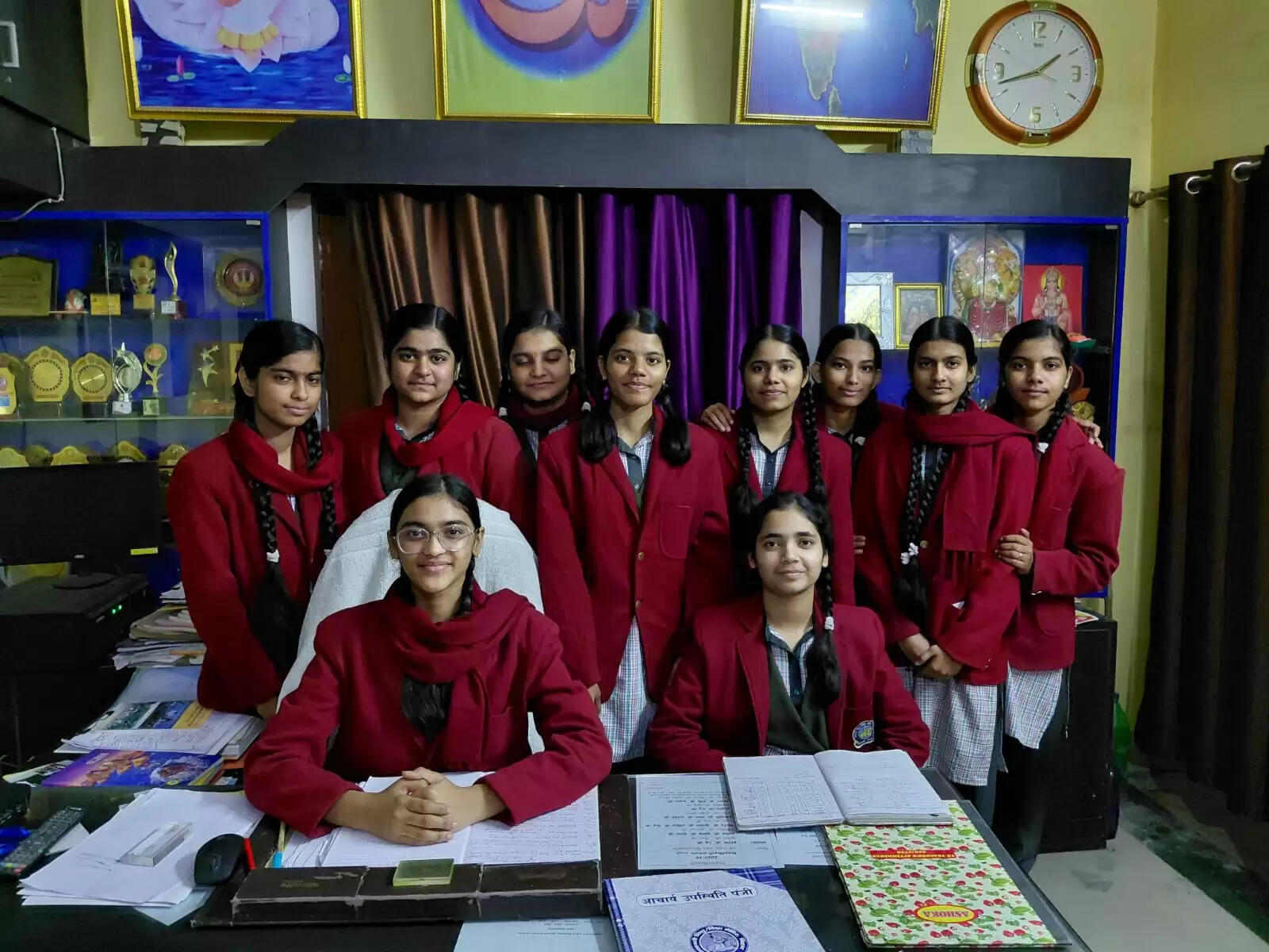 नारी सशक्तिकरण की मिसाल: छात्राओं ने संभाला विद्यालय का संपूर्ण संचालन