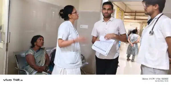 रात में मेडिकल कॉलेज पहुंचे डीएम, मरीजों से पूछा हाल; वन स्टॉप सेंटर की भी परखी व्यवस्था