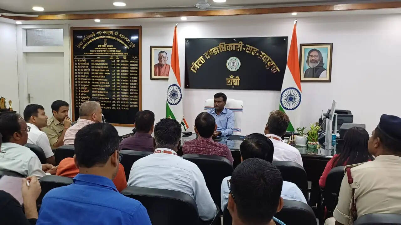 दुर्गा पूजा में बिना सुरक्षा प्रमाण-पत्र के पंडालों को नहीं मिलेगी अनुमति : डीसी