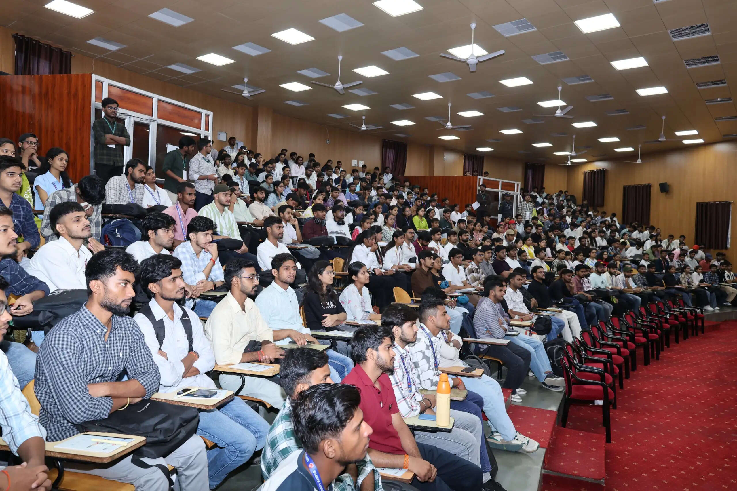 विद्यार्थियों में नवाचार और कृत्रिम बुद्धिमत्ता आधारित समाधान विकसित करने की क्षमता बढ़ाएगा हैकाथॉन : प्रो. विनय कुमार पाठक