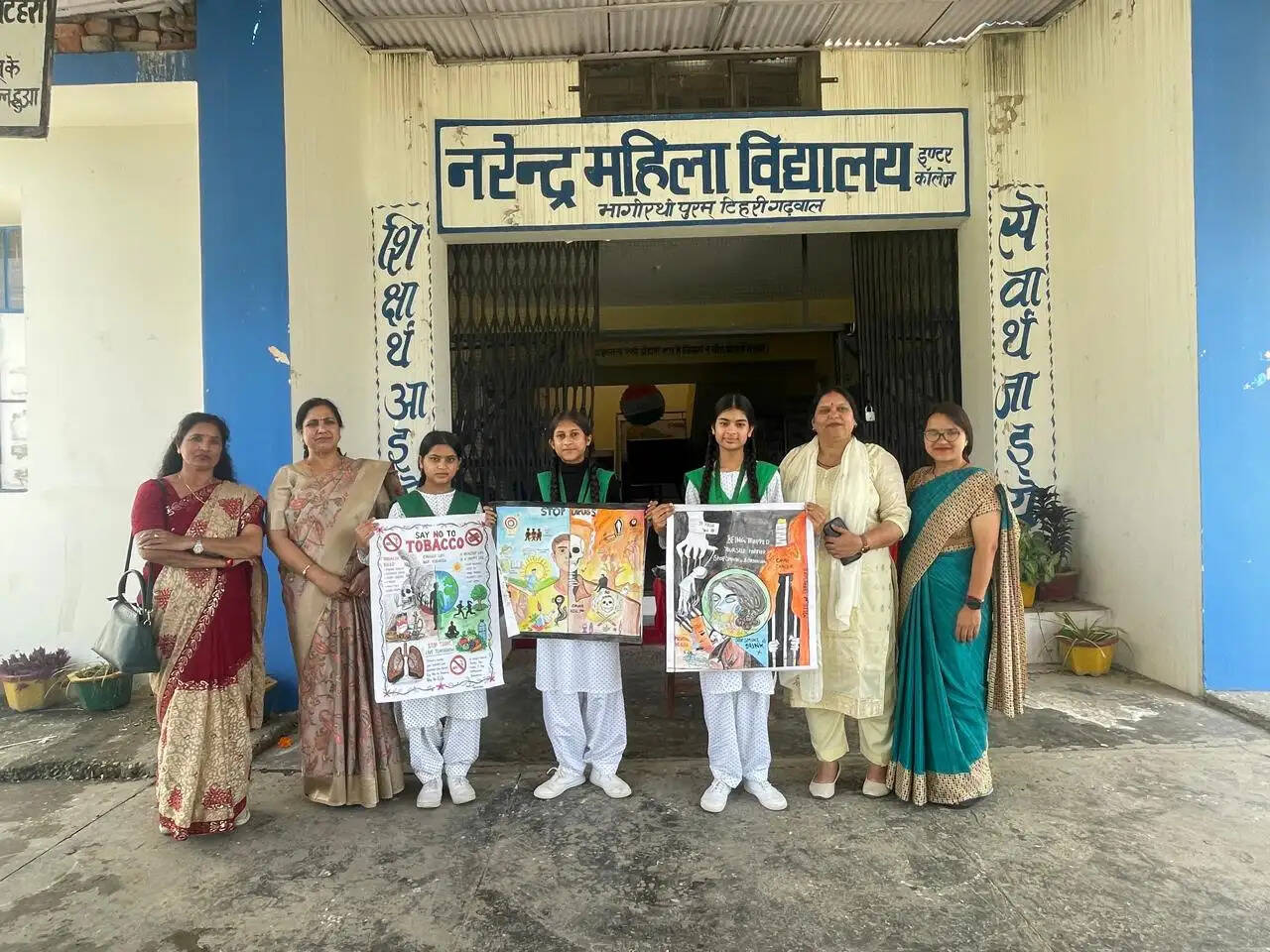 निबंध में गीता और चित्रकला में अंजना ने मारी बाजी