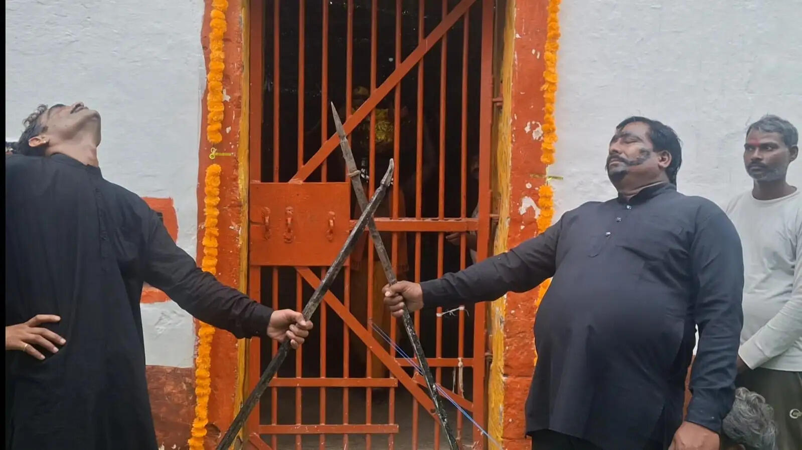 दमोह,: जिला जेल में धूमधाम से मनाई गई श्रीकृष्ण जन्माष्टमी, जीवंत झांकी ने मोहा मन