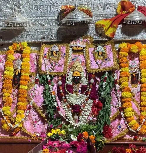 मां कल्याणी के ब्रह्मचारिणी स्वरूप का श्रृंगार दर्शन कर भक्तों ने लगाए माता के जयकारे