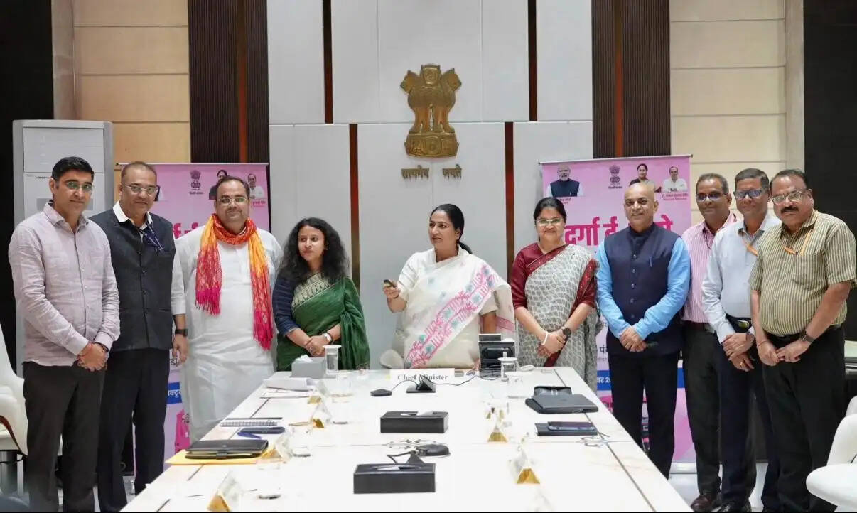 सीएम रेखा गुप्ता ने लॉन्च किया दुर्गा ई-ऑटो योजना का पोर्टल, महिलाओं और ट्रांसजेंडर्स को मिलेंगे 1300 पिंक ई-ऑटो