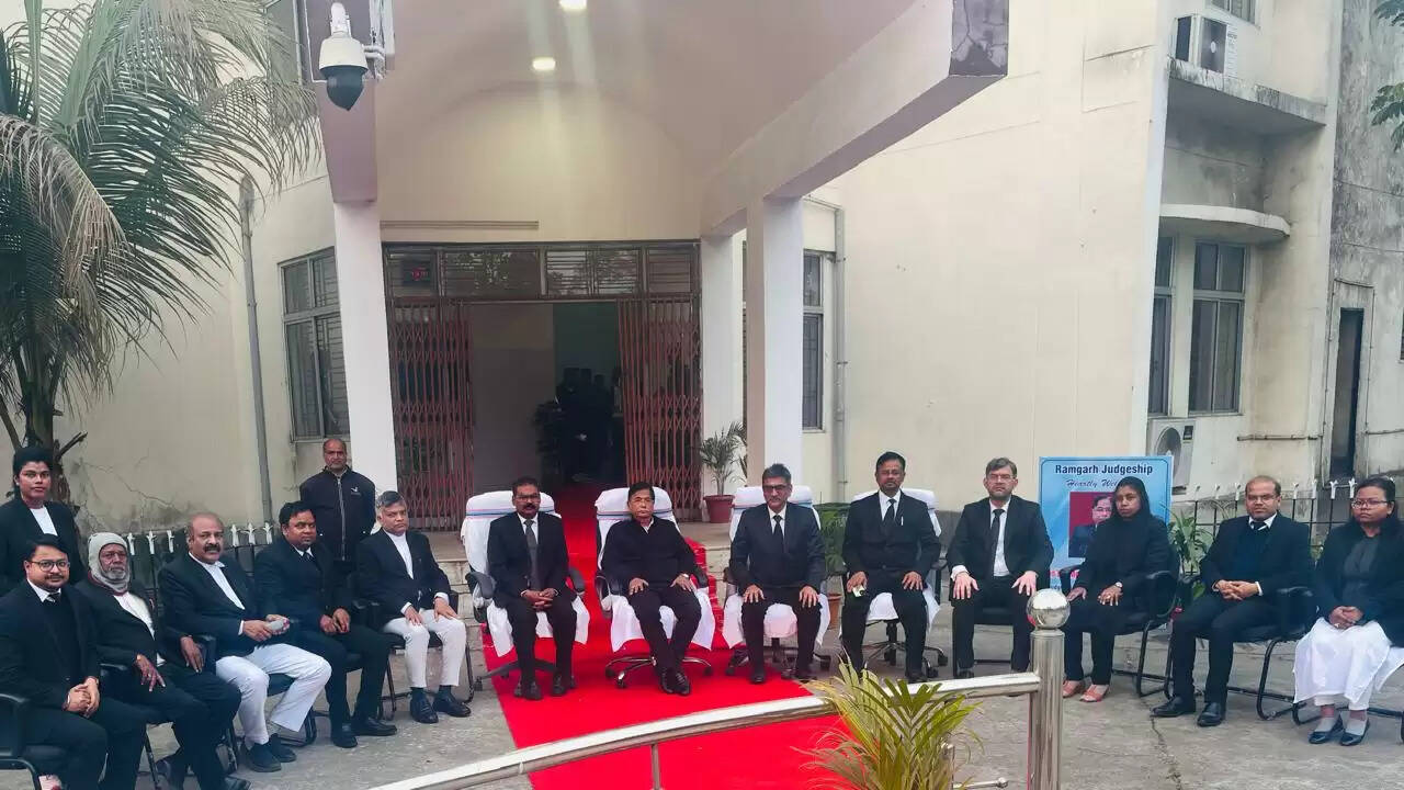 उच्च न्यायालय के जस्टिस ने व्यवहार न्यायालय का किया निरीक्षण