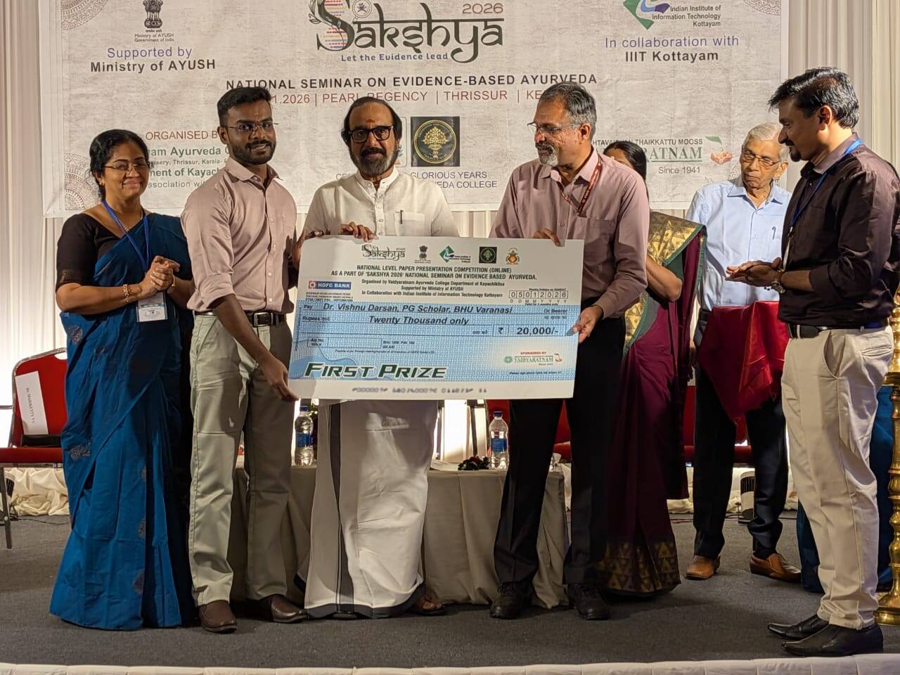 बीएचयू के द्रव्यगुण विभाग के जूनियर रेजिडेंट को वैज्ञानिक प्रस्तुति में प्रथम पुरस्कार