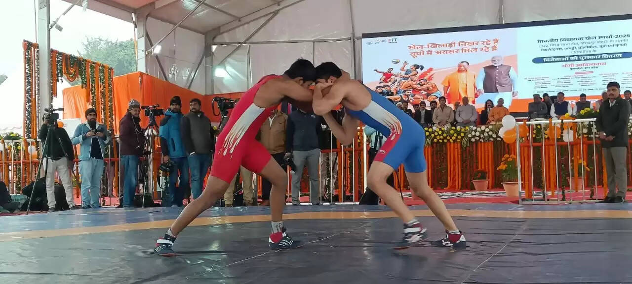 जीवन में सफलता का हर मार्ग खेल से होकर गुजरता है : याेगी