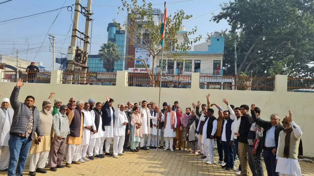 जींद : कांग्रेस कार्यकर्ताओं ने मनाया पार्टी का स्थापना दिवस