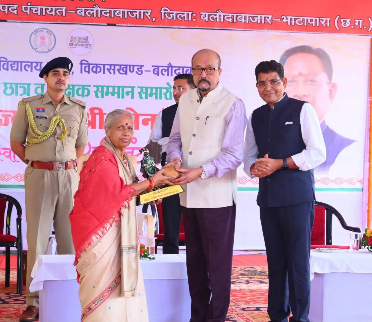 लक्ष्य हासिल करने के लिए जुनून जगाएं और मेहनत करें : राज्यपाल रमेन डेका