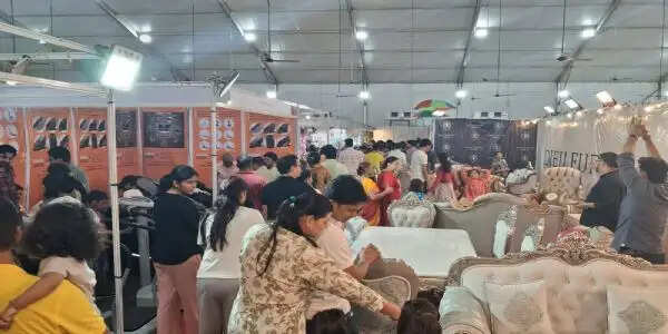 मेगा ट्रेड फेयर में ऑफर्स और भीड़ से गुलजार रहा मोरहाबादी, समापन छह को