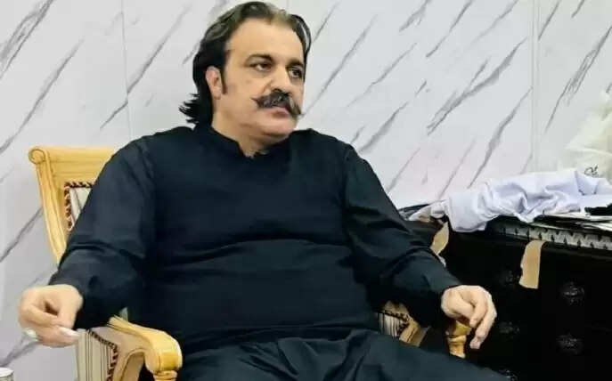 लाहौर पुलिस पर हमला मामले में खैबर पख्तूनख्वा के मुख्यमंत्री के खिलाफ गैर-जमानती वारंट जारी