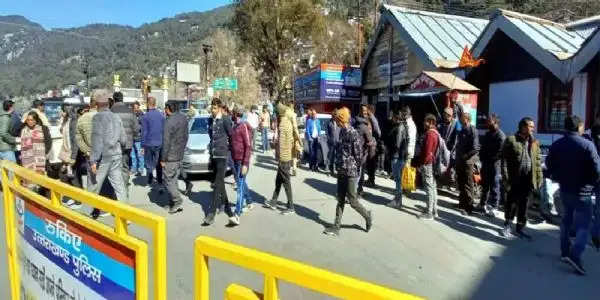 महासंघ टैक्सी यूनियन के आह्वान पर रही टैक्सियों की हड़ताल