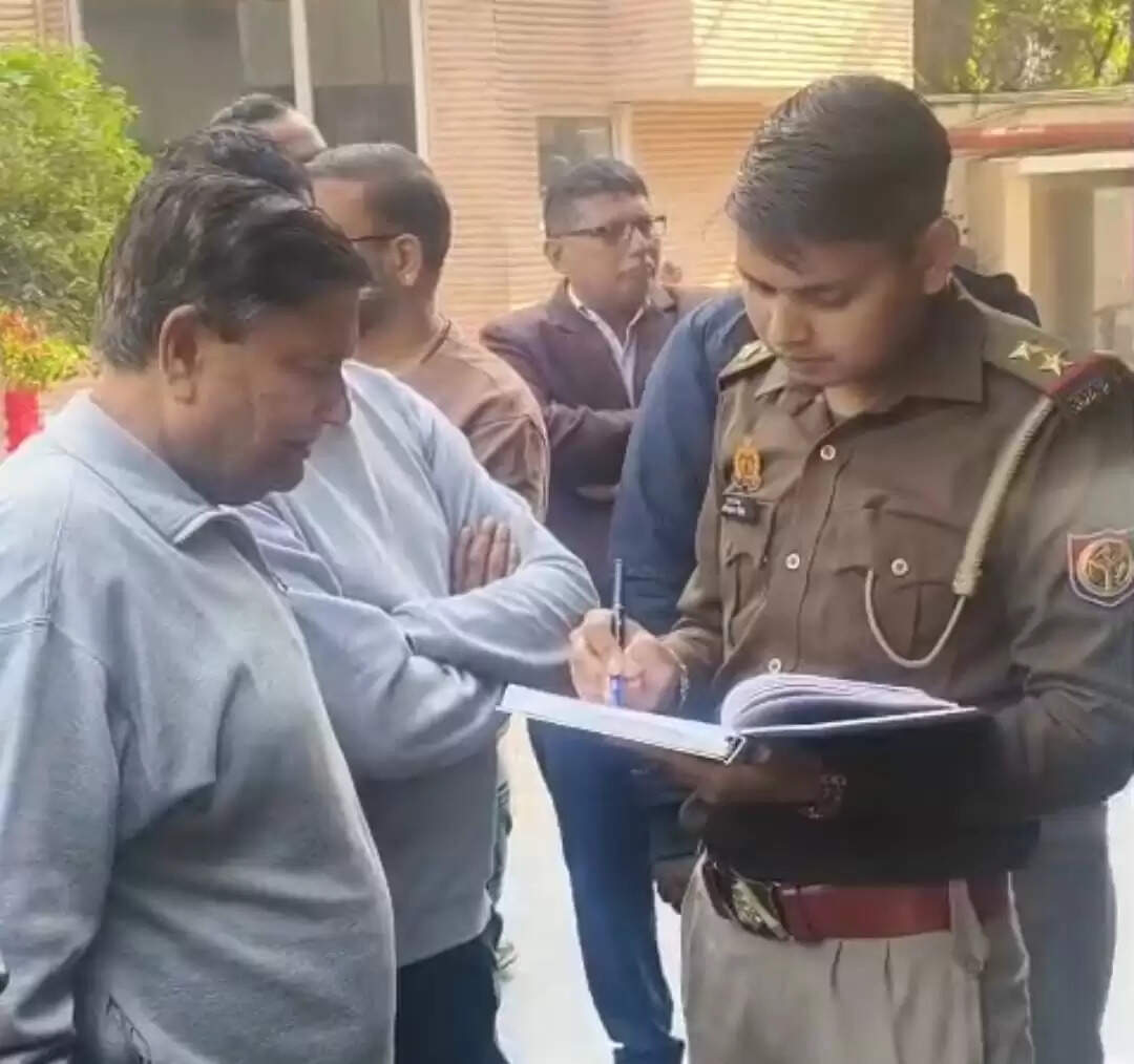 अवसाद के चलते बुजुर्ग ने खुद को मारी गोली, आईसीयू में भर्ती