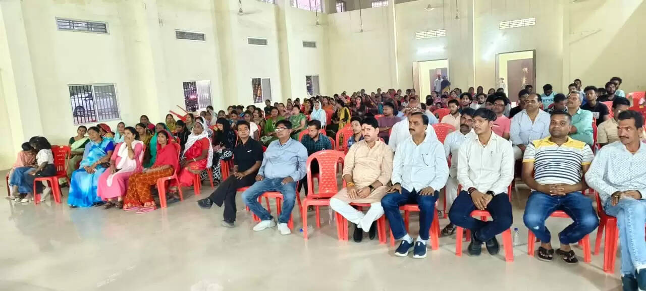 अंबिकापुर : डॉ. भीमराव अंबेडकर सम्मान अभियान के तहत समरसता भोज और कार्यशाला का भव्य आयोजन