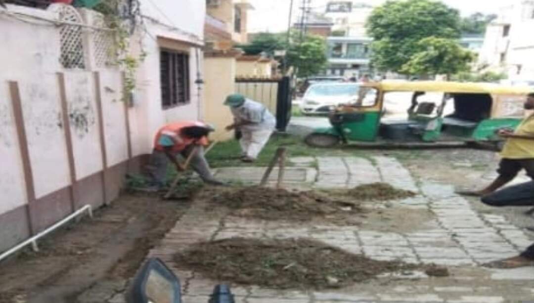 जनस्वास्थ्य और स्वच्छता कार्यों में शिथिलता न बरतें अधिकारी : अर्पित उपाध्याय