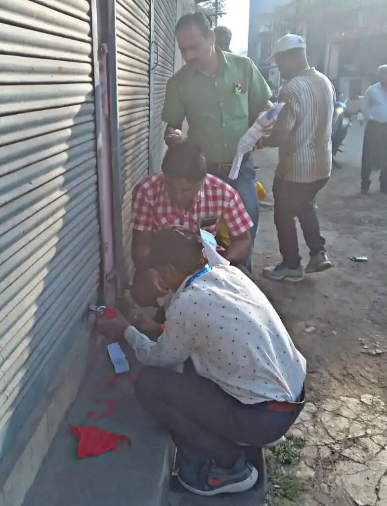 बकाया कर नहीं चुकाने पर निगम सख्त, कोरबा जोन में 3 बड़े बकायेदारों की संपत्ति सील