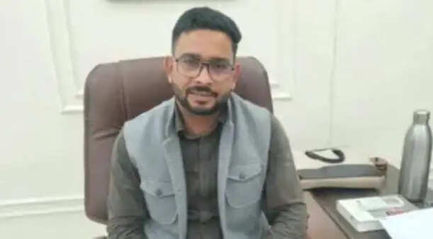 लखनऊ एक्सप्रेस वे पर हादसा, इटावा के डीएफओ सहित दो की मौत, तीन घायल