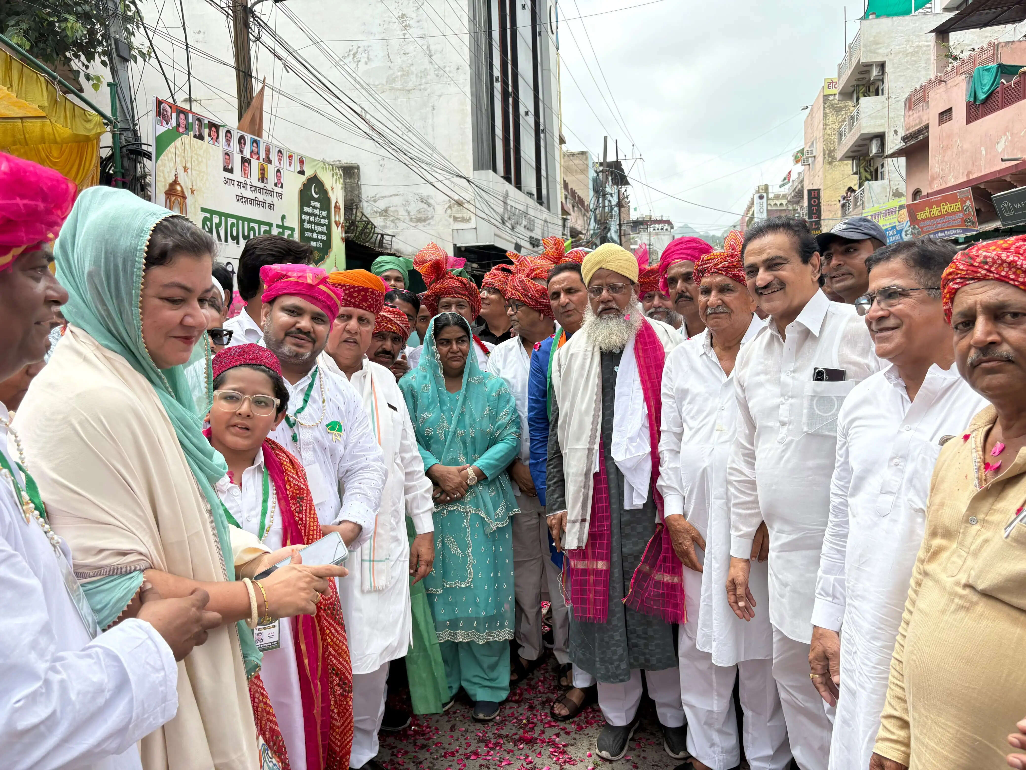 जश्ने ईद मिलादुन्नबी पर दरगाह में जश्न, निकाला भव्य जुलूस