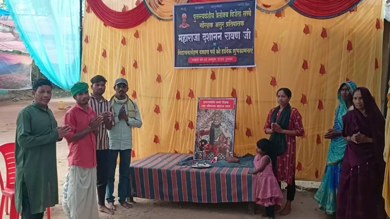 अनूपपुर: आदिवासी परिवारों की अनूठी परंपरा, रावण को देवता मान विजयदशमी में करते हैं पूजा