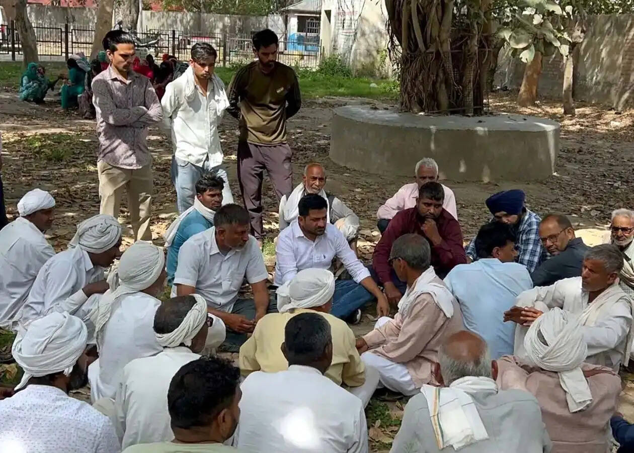 हांसी : ससुरालियों से तंग आकर आत्महत्या करने वाले युवक के परिजनों ने किया शव लेने से इनकार