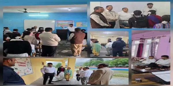 बनी जोन के स्कूलों का डीएसईजे निदेशक ने किया औचक निरीक्षण, पढ़ाई की गुणवत्ता सुधारने के दिए निर्देश