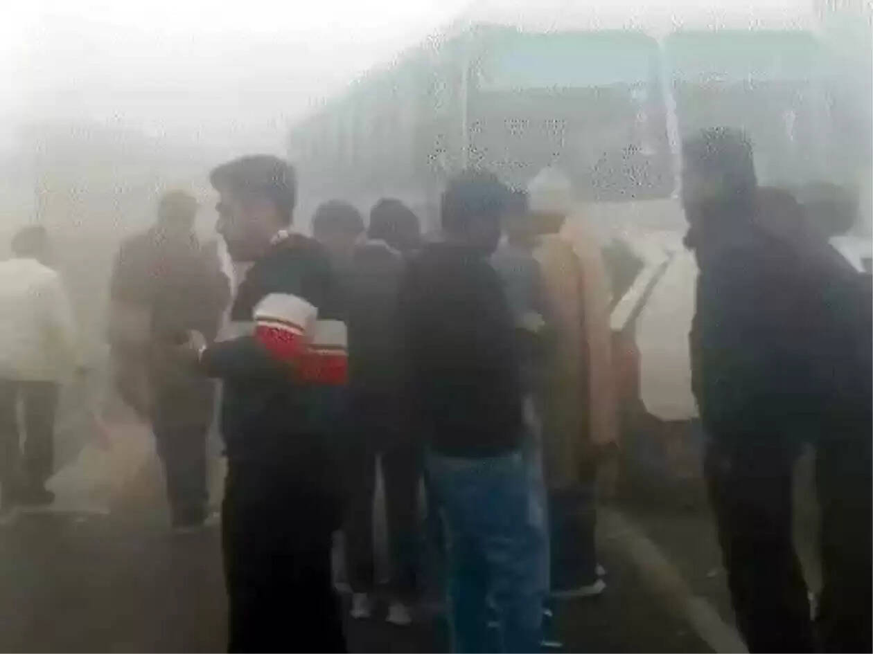 हिसार में रोडवेज बसें दूसरे वाहनाें से टकराई, बड़ा हादसा टला