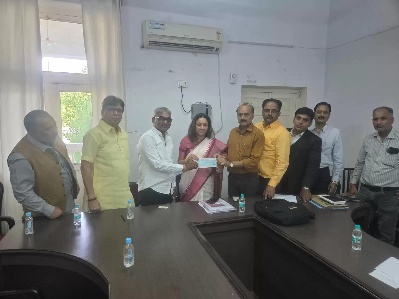 विकास नगर अग्निकांड के प्रभावितों की मदद के लिए आगे आईं कांग्रेस नेता आराधना मिश्रा मोना