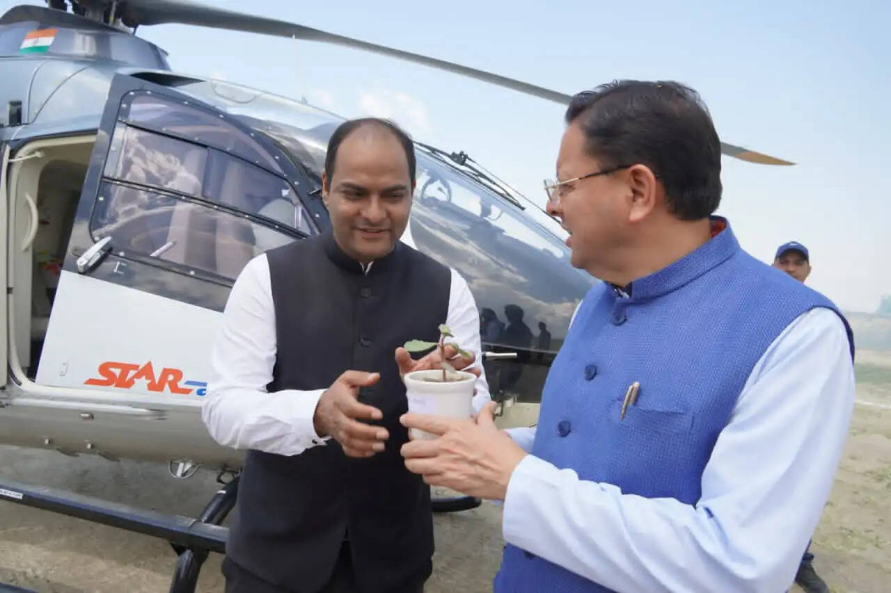 देवीधुरा में छात्रों के बीच पहुंचे सीएम धामी, मेहनत और लक्ष्य निर्धारण का दिया संदेश