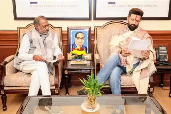 मप्र&nbsp;के&nbsp;उद्यानिकी मंत्री&nbsp;कुशवाह ने नई दिल्ली में केन्द्रीय मंत्री&nbsp;चिराग&nbsp;पासवान से की मुलाकात