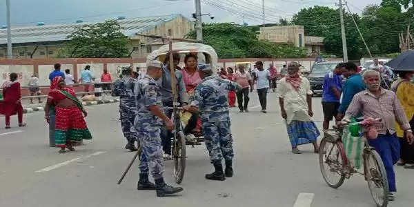 नेपाल में घुसने की कोशिश कर रहे दो बांग्लादेशियों को जोगबनी से भेजा वापस