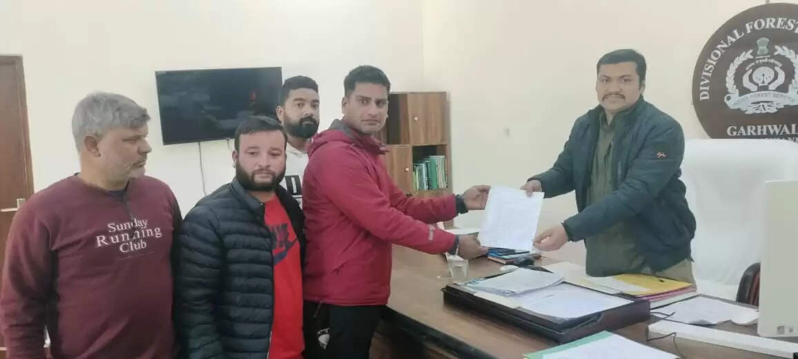 गुलदार व भालू की चहलकदमी से ग्रामीणों में बनी है दहशत