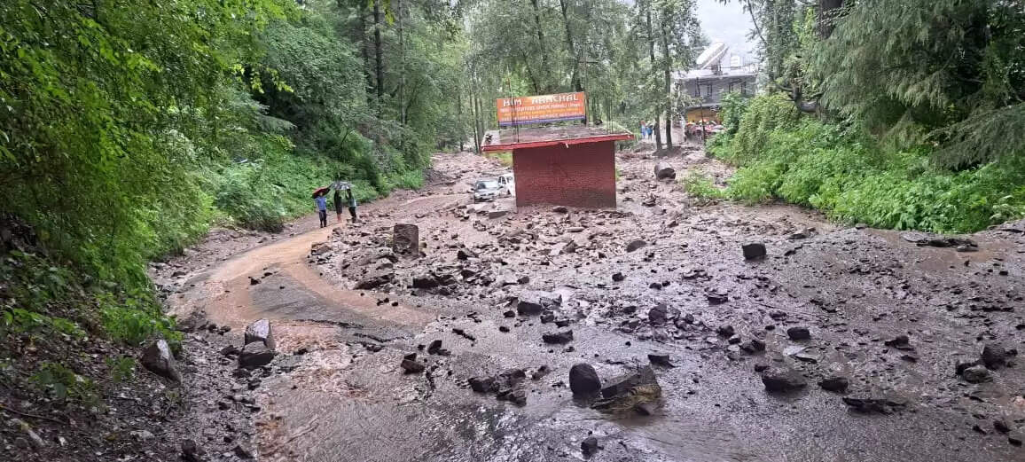 कुल्लू और नग्गर में बादल फटा, झिड़ी नाले में आई बाढ़, सड़क व जलापूर्ति बाधित