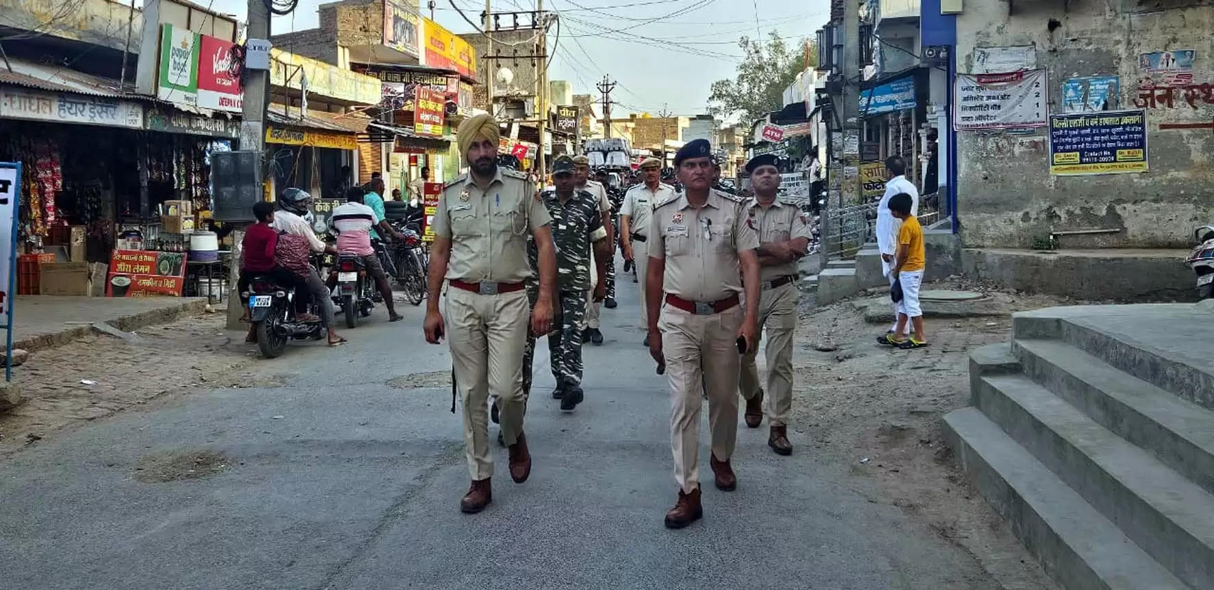 हिसार : पुलिस ने निकाला फ्लैग मार्च, लोकसभा चुनाव के लिए जवान अलर्ट