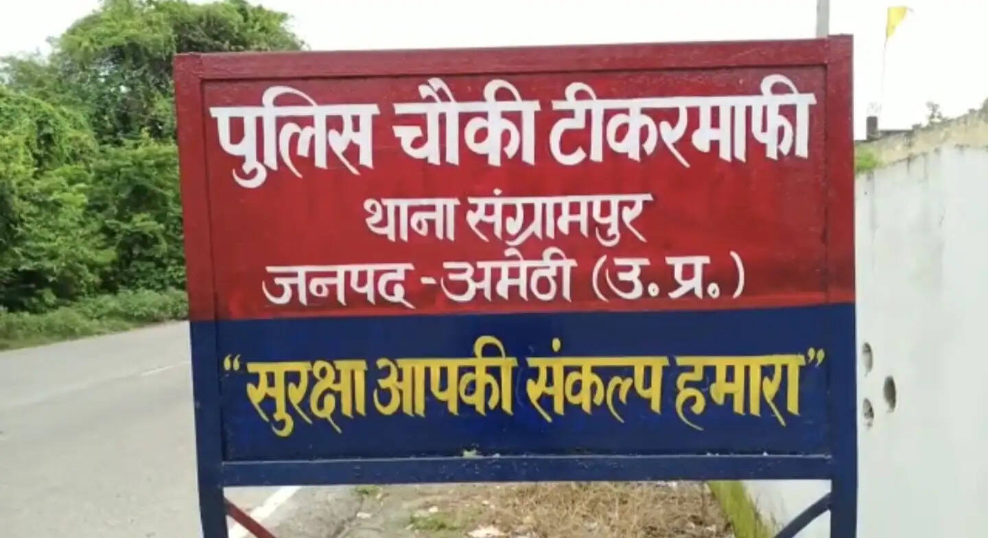 घर में फंदे से लटकता मिला युवती का शव