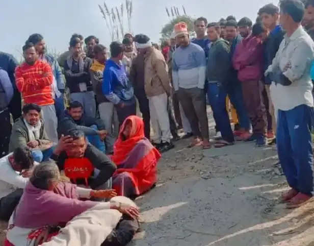 रजवाहे की पटरी पर बनी सड़क धंसी, मोटरसाइकिल सवार की रजवाहे में गिरने से मौत