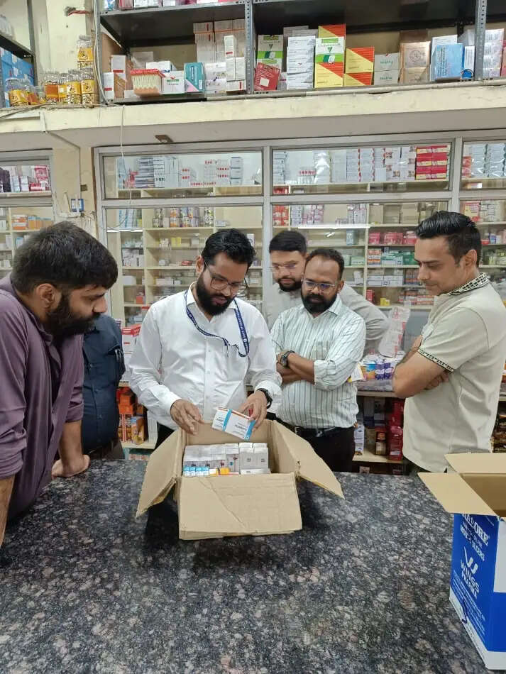 खाद्य व औषधि प्रतिष्ठानों का निरीक्षण, जागरूकता पर जोर