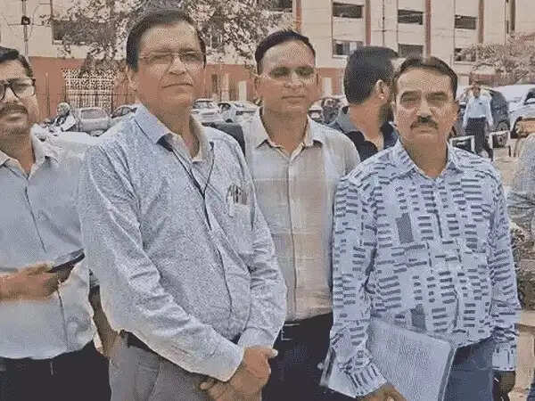 पशुपालन विभाग के तबादलों का विवाद सीएम दफ्तर पहुंचा, प्रभावित अधिकारियों ने उच्चस्तरीय जांच की मांग उठाई