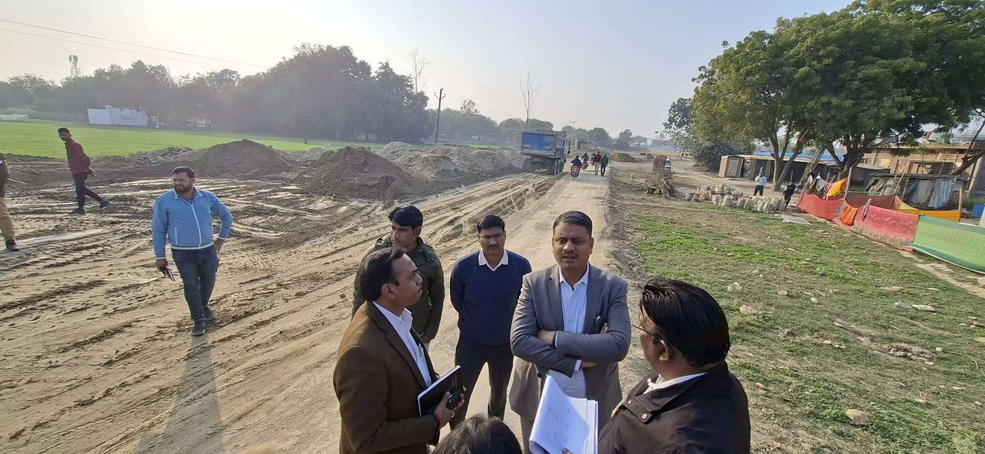 वाराणसी बाबतपुर एयरपोर्ट विस्तारीकरण और टनल परियोजना की मंडलायुक्त ने की समीक्षा