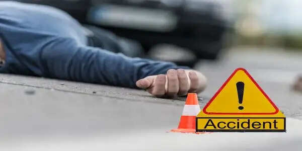 तेज रफ्तार थार ने स्कूटी सवार पिता—पुत्र को रौंदा